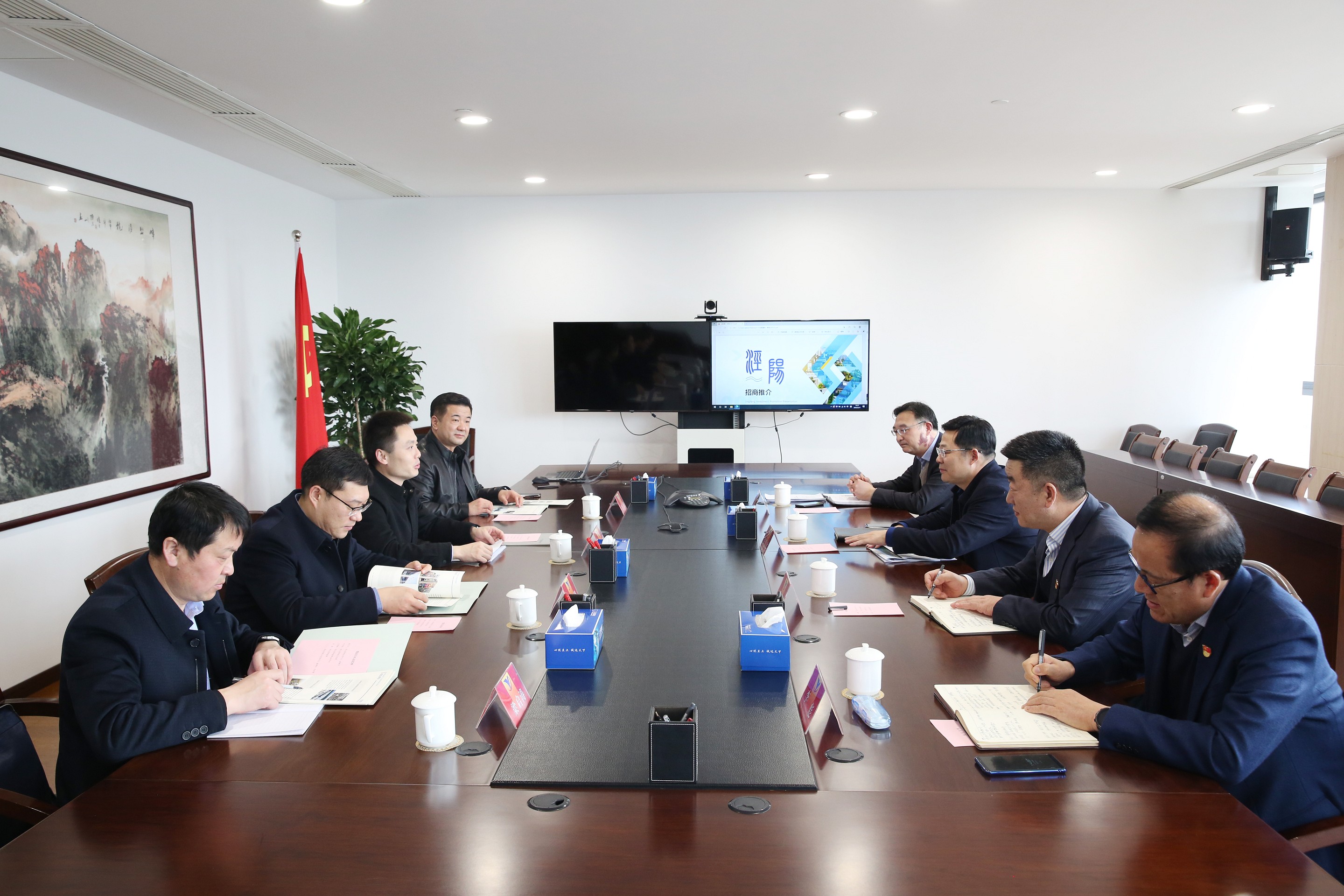 20220217180653_4ll7lvvs3j 张乃文会见泾阳县委副书记、代县长郝瑞耀2_眸目压缩.jpg