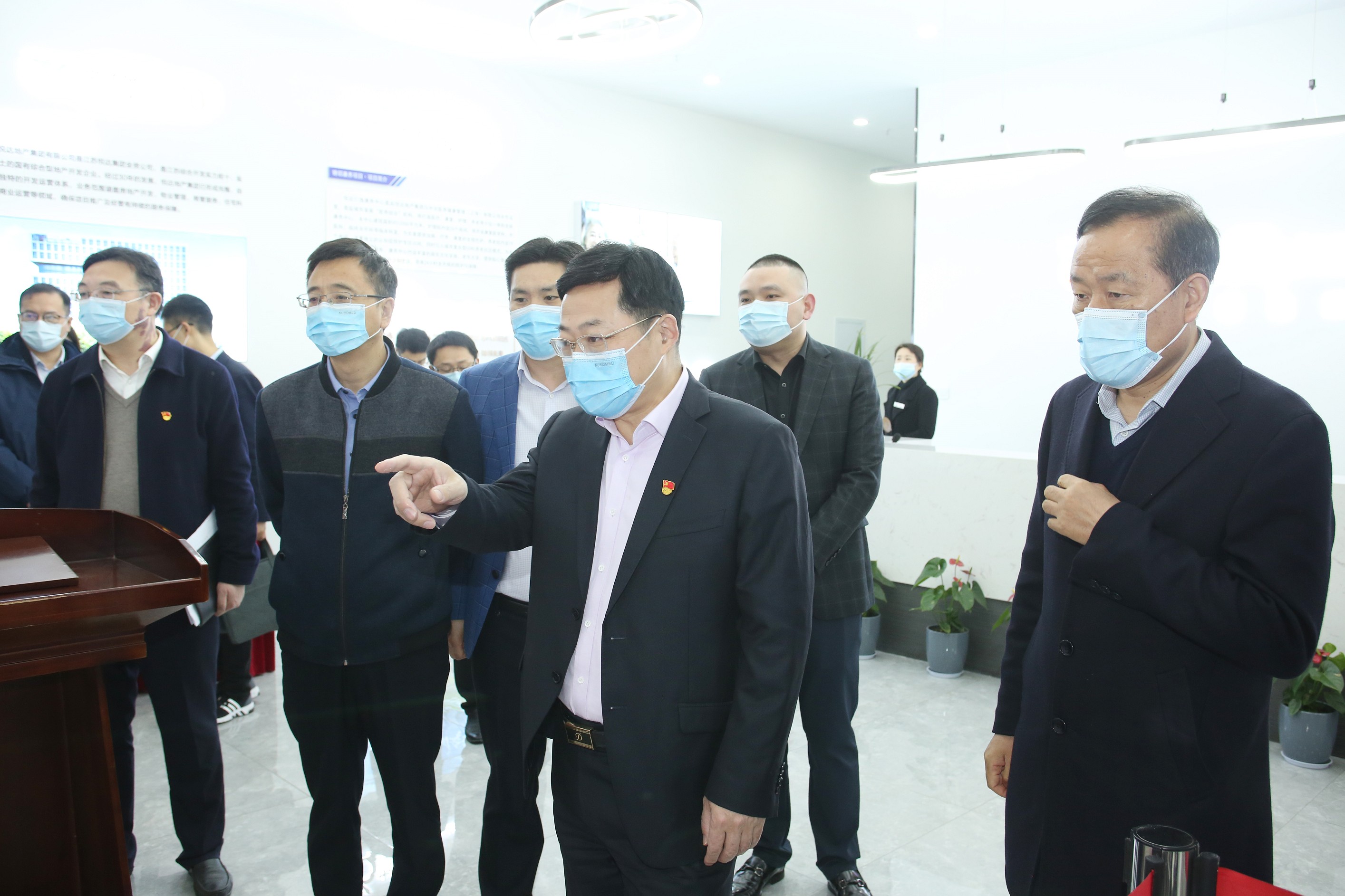 20220314191849_uwu7cte053 张书记赴香港地产平台调研 1_眸目压缩.jpg