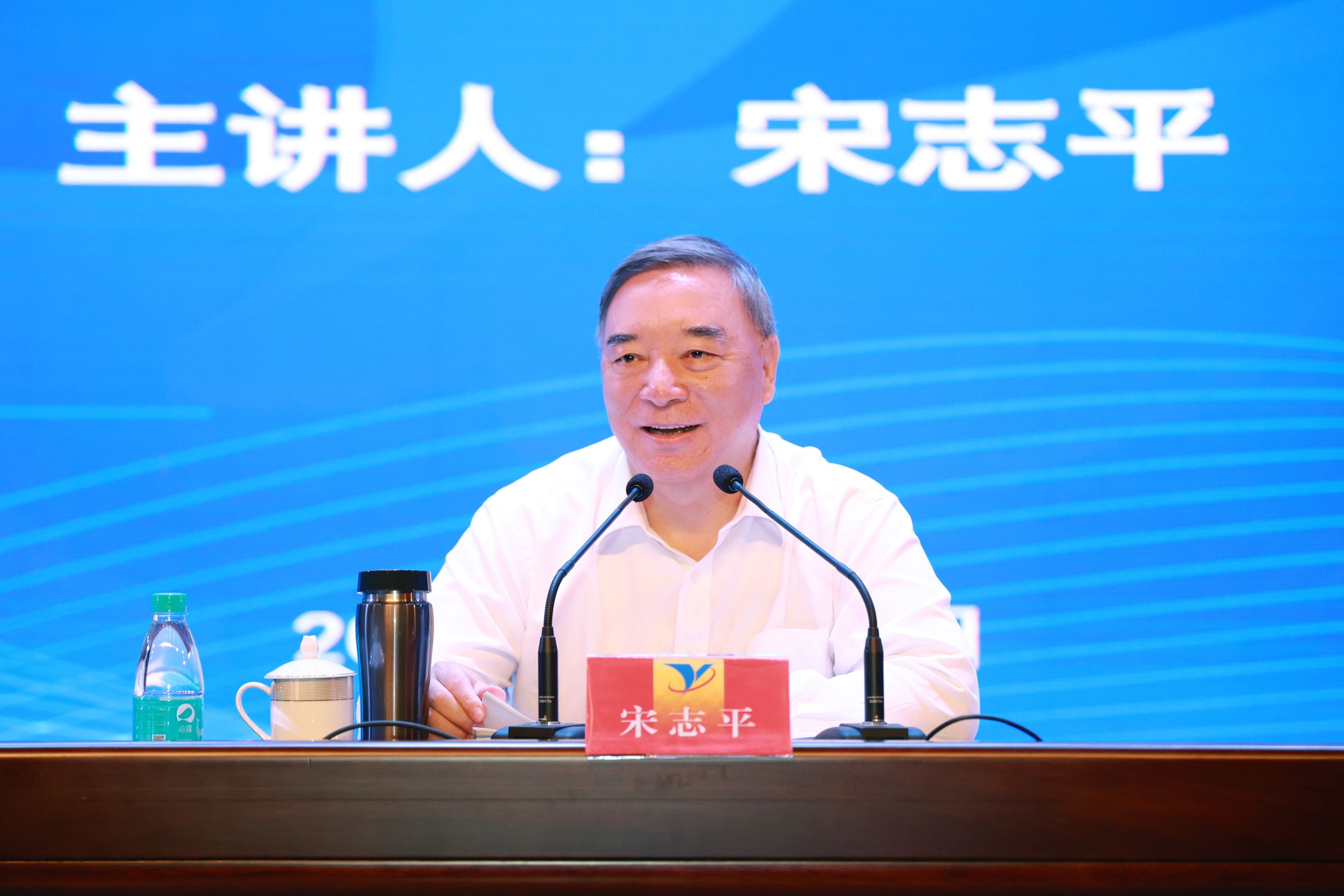 20220914200301_bh253pueqk 集团进行问路鼎新创新治理座谈会1_眸目压缩.jpg